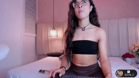 alizza_ online show from February 2026 11:37:01 AM