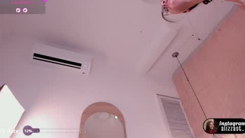 alizza_ online show from April 2026 11:52:01 AM