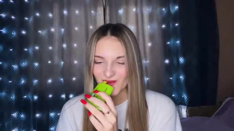 Snapshot of allenefeela chatting on January 2026 08:29:02 AM Emily online show from January 2026 08:29:02 AM