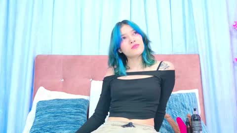 Allicia online show from November 2025 07:05:02 PM