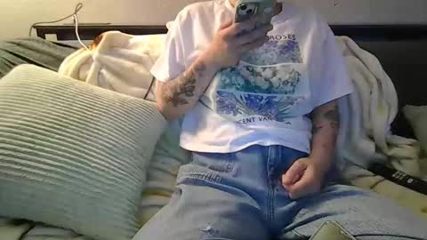 Snapshot of alliebearx chatting on June 2026 04:37:02 AM alliebearx online show from June 2026 04:37:02 AM