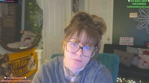 Snapshot of allieberrybb chatting on December 2024 07:37:02 PM  bb  online show from December 2024 07:37:02 PM