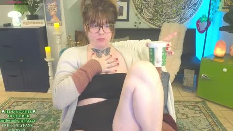 Snapshot of allieberrybb chatting on December 2024 01:36:02 PM  bb  online show from December 2024 01:36:02 PM