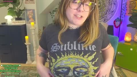 Snapshot of allieberrybb chatting on December 2024 02:25:02 PM  bb  online show from December 2024 02:25:02 PM