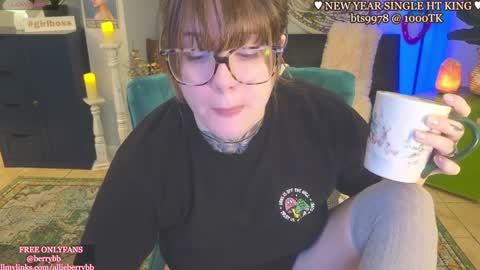 Snapshot of allieberrybb chatting on January 2025 03:35:02 PM  bb  online show from January 2025 03:35:02 PM