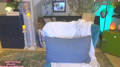 Snapshot of allieberrybb chatting on January 2025 10:24:02 AM  bb  online show from January 2025 10:24:02 AM