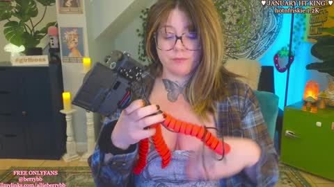 Snapshot of allieberrybb chatting on January 2025 02:29:02 AM  bb  online show from January 2025 02:29:02 AM