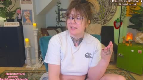 Snapshot of allieberrybb chatting on January 2025 05:42:02 AM  bb  online show from January 2025 05:42:02 AM