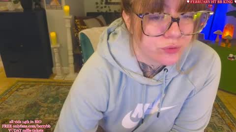 Snapshot of allieberrybb chatting on February 2025 01:51:02 PM  bb  online show from February 2025 01:51:02 PM