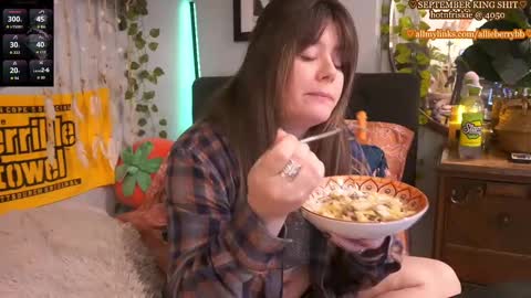 Snapshot of allieberrybb chatting on September 2025 03:23:02 PM  bb  online show from September 2025 03:23:02 PM