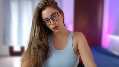 Snapshot of allieemod chatting on February 2025 08:00:01 PM allieemod online show from February 2025 08:00:01 PM