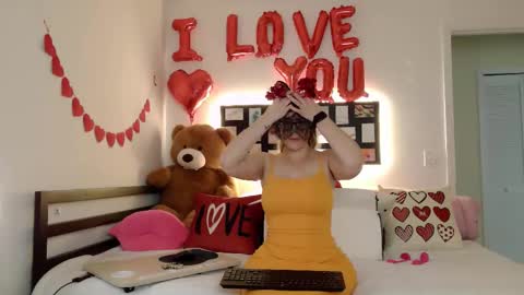 Snapshot of allison_hill19 chatting on February 2026 03:16:02 PM Alli online show from February 2026 03:16:02 PM