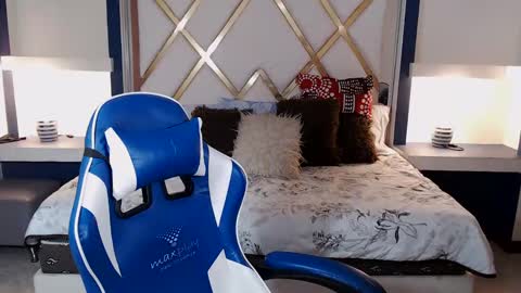 Snapshot of allisonlove_88 chatting on January 2025 08:52:01 AM ALLISON online show from January 2025 08:52:01 AM