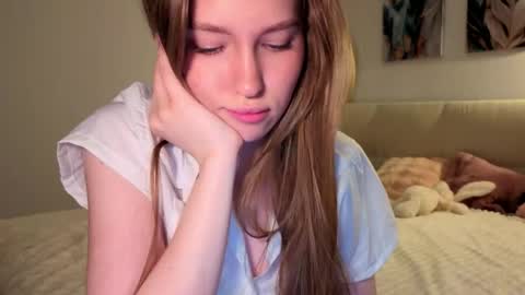 Snapshot of alllura chatting on May 2026 12:19:02 AM Axi online show from May 2026 12:19:02 AM