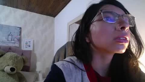 Snapshot of alllyson_ chatting on December 2025 08:16:02 PM alison online show from December 2025 08:16:02 PM