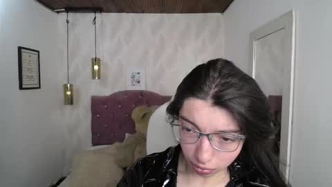 Snapshot of alllyson_ chatting on December 2025 08:15:02 PM alison online show from December 2025 08:15:02 PM