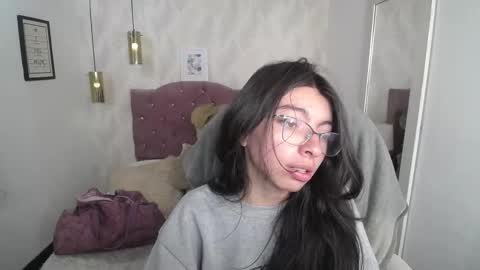Snapshot of alllyson_ chatting on December 2025 08:15:02 PM alison online show from December 2025 08:15:02 PM