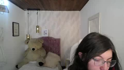 Snapshot of alllyson_ chatting on December 2025 08:38:02 PM alison online show from December 2025 08:38:02 PM