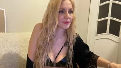 Snapshot of allmaybe chatting on May 2026 05:10:02 PM Nika online show from May 2026 05:10:02 PM