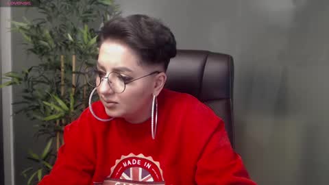         online show from February 2025 01:53:01 AM