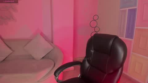 Snapshot of allyjensen chatting on November 2025 10:18:02 AM Alisson online show from November 2025 10:18:02 AM