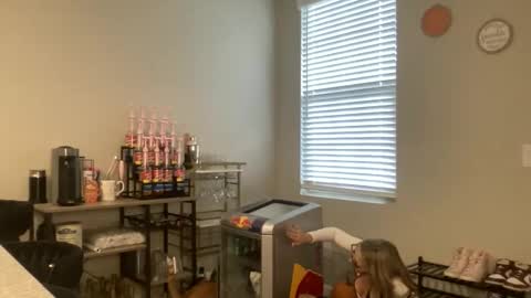 Snapshot of allymaeeee chatting on October 2025 04:51:01 PM Ally Mae online show from October 2025 04:51:01 PM