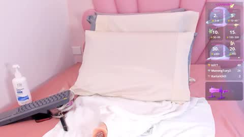 Snapshot of allyson_petite chatting on October 2025 09:57:01 PM Allyson online show from October 2025 09:57:01 PM