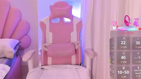 Snapshot of allyson_petite chatting on November 2025 08:07:02 PM Allyson online show from November 2025 08:07:02 PM