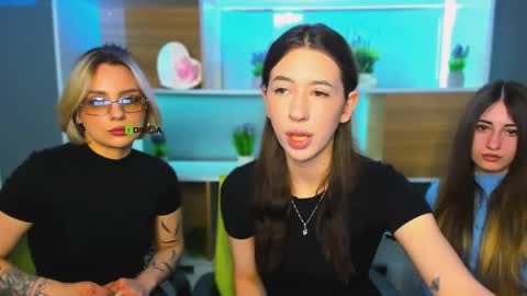 Snapshot of alma_heart chatting on April 2026 11:48:01 AM alma heart online show from April 2026 11:48:01 AM