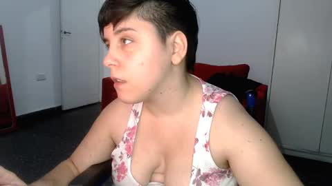 Snapshot of almondonwheels chatting on December 2024 11:21:01 PM Almond online show from December 2024 11:21:01 PM