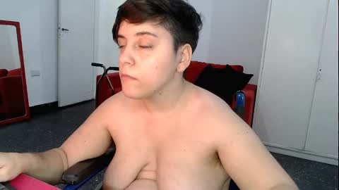 Snapshot of almondonwheels chatting on January 2025 12:28:01 AM Almond online show from January 2025 12:28:01 AM