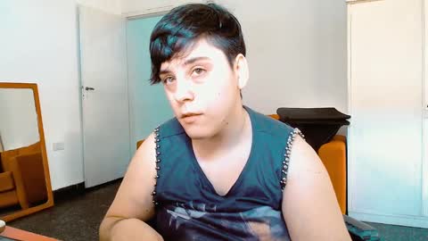 Snapshot of almondonwheels chatting on January 2025 09:20:02 PM Almond online show from January 2025 09:20:02 PM