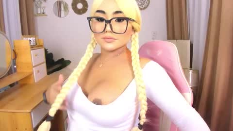 Snapshot of alodiacums chatting on December 2025 07:18:01 PM alodia x princess online show from December 2025 07:18:01 PM