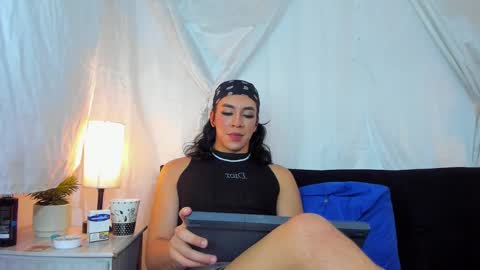 Hazel Bowie online show from February 2025 02:05:02 AM