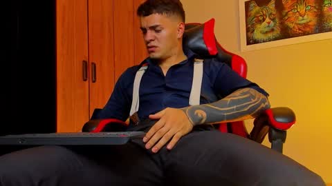 alpha_dominus_ online show from November 2025 04:57:01 AM