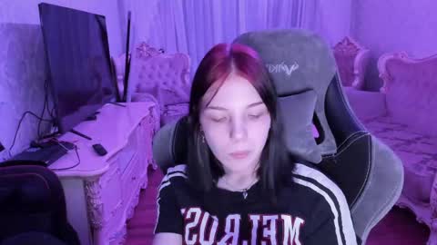 alyaska_yang online show from May 2026 08:32:01 PM