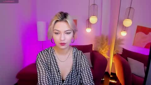 Alysia online show from November 2025 01:57:02 PM