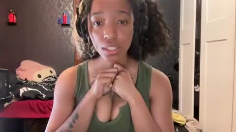 Snapshot of alyx_valoria chatting on July 2026 12:57:01 AM Alyx online show from July 2026 12:57:01 AM
