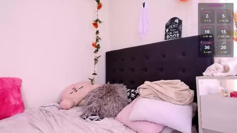 Isabella online show from October 2025 06:52:02 PM