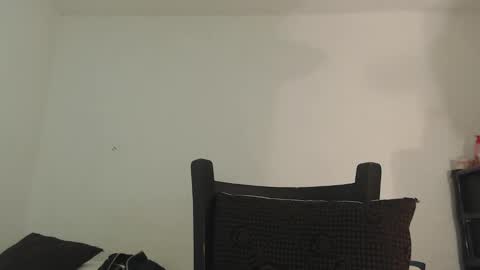 valentia online show from February 2025 01:24:01 AM