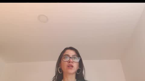 valentia online show from October 2025 02:54:01 AM