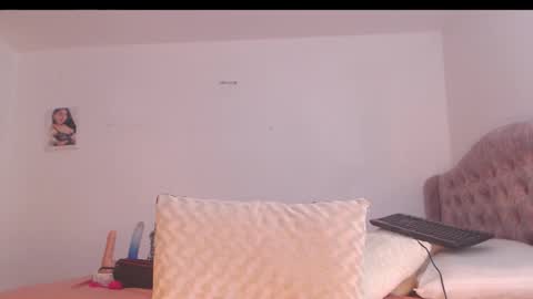 valentia online show from November 2025 02:02:02 AM