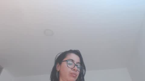 valentia online show from November 2025 04:11:01 AM