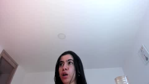 valentia online show from April 2026 12:27:01 AM