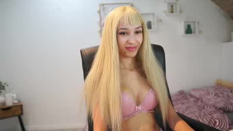 Amai  Liu online show from September 2025 06:11:02 PM