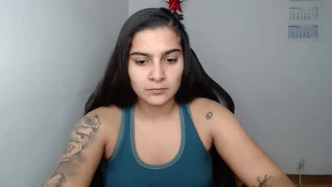 The queen of the biceps  online show from December 2025 05:17:01 PM