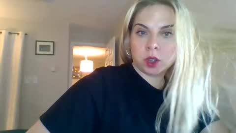 Amanda online show from October 2025 06:41:02 PM
