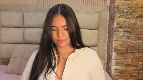 amarahanks_ online show from November 2025 07:10:01 PM