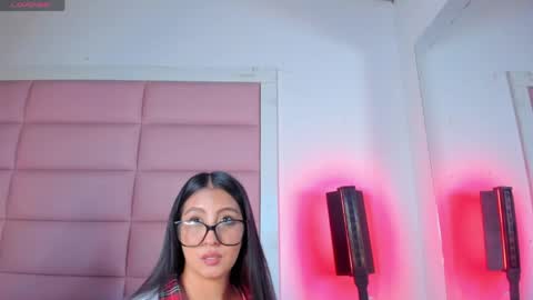 amaranttaylunay online show from April 2026 08:15:01 PM