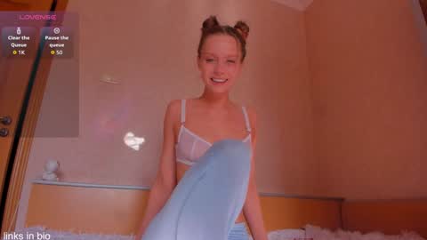 Roxy online show from October 2025 08:35:02 AM